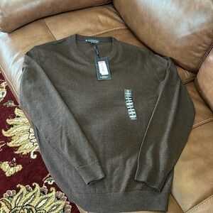 Men’s long sleeve brown sweater